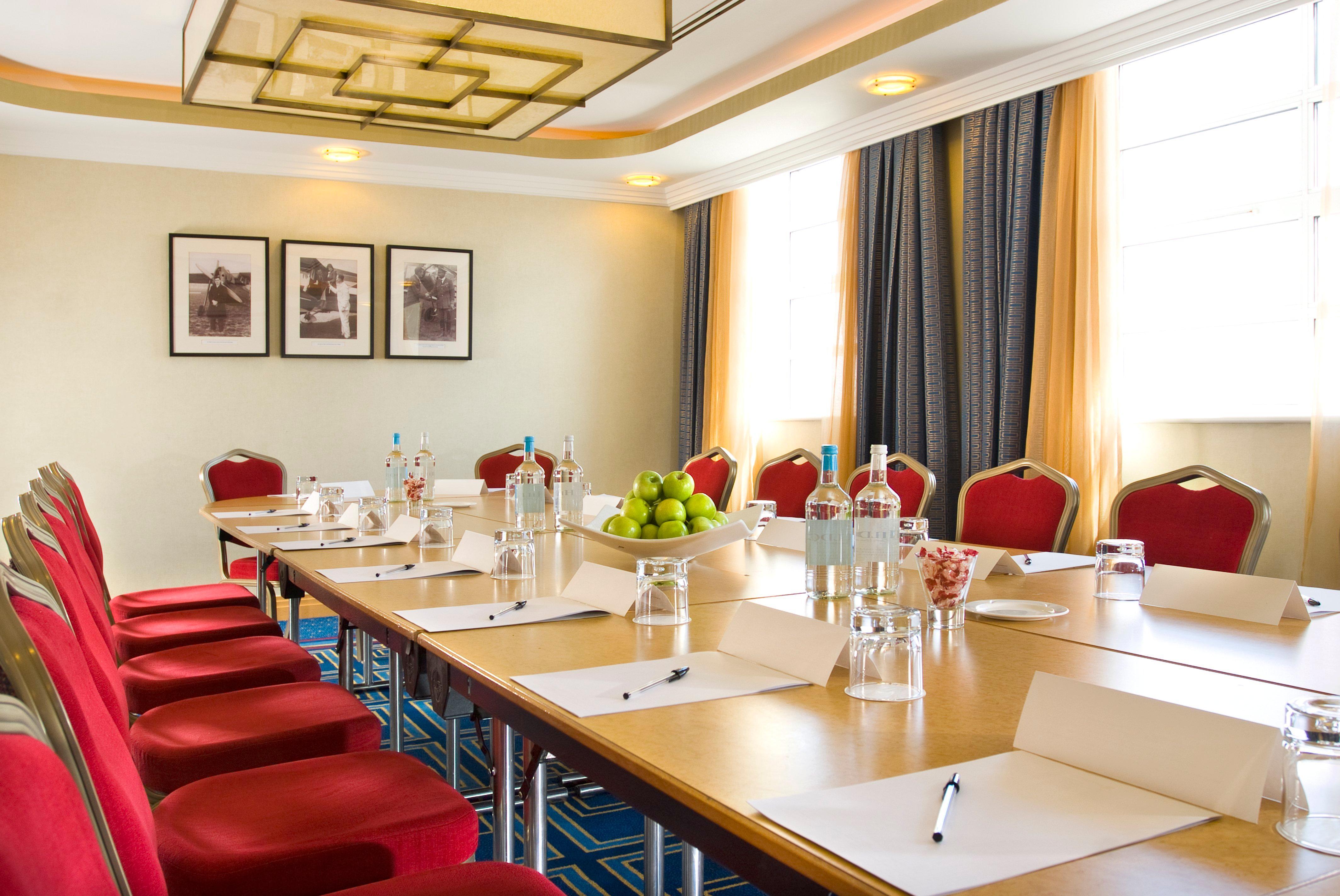 Crowne Plaza Liverpool - John Lennon Airport By Ihg Exteriör bild